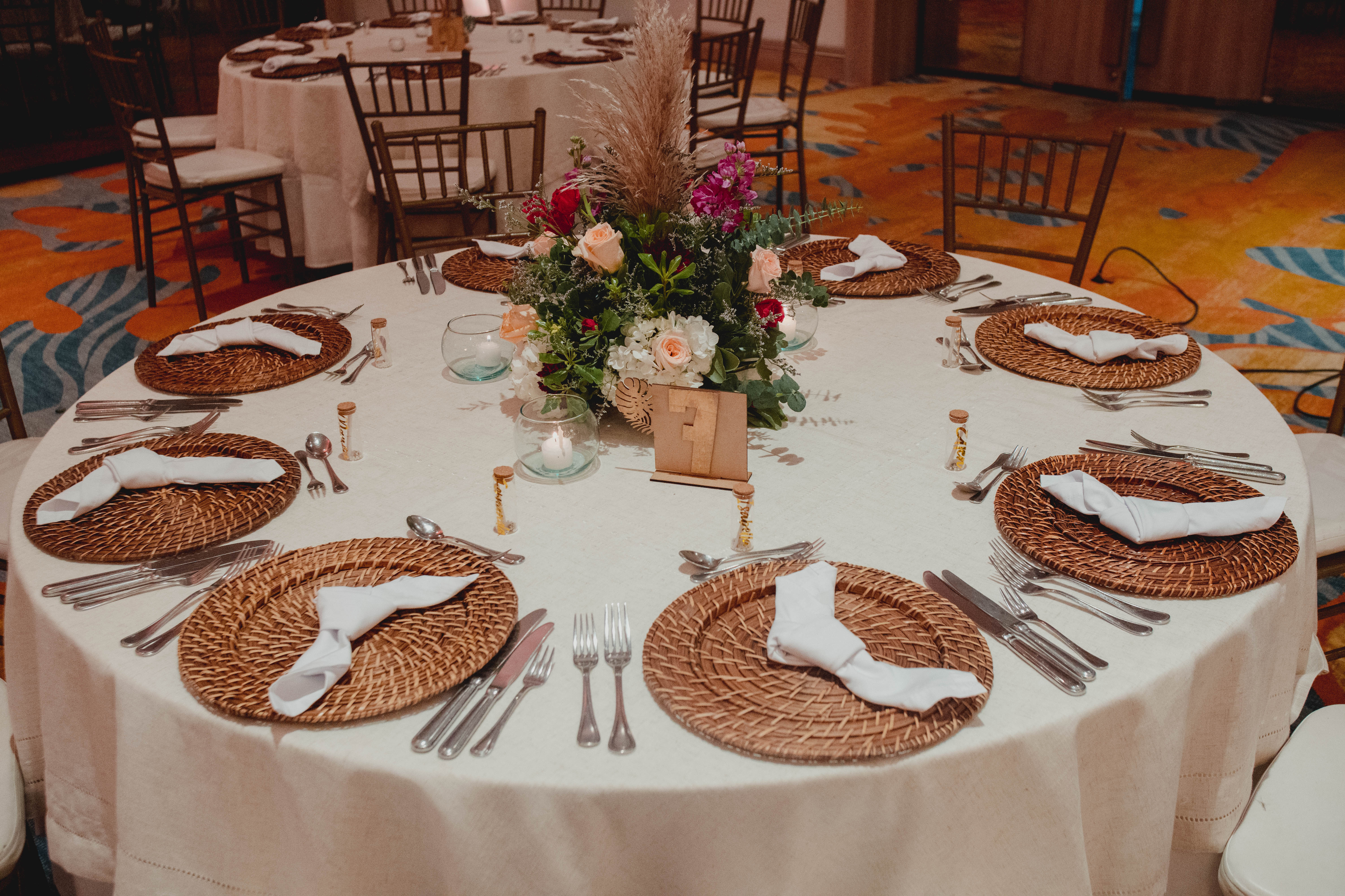 Decoración de mesa elegante